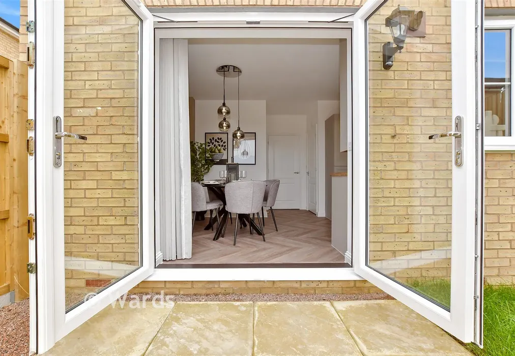 Lifestyle Photograph - The Waring, Richmond Park, Richmond Way, Whitfield, Kent - Wards of Kent