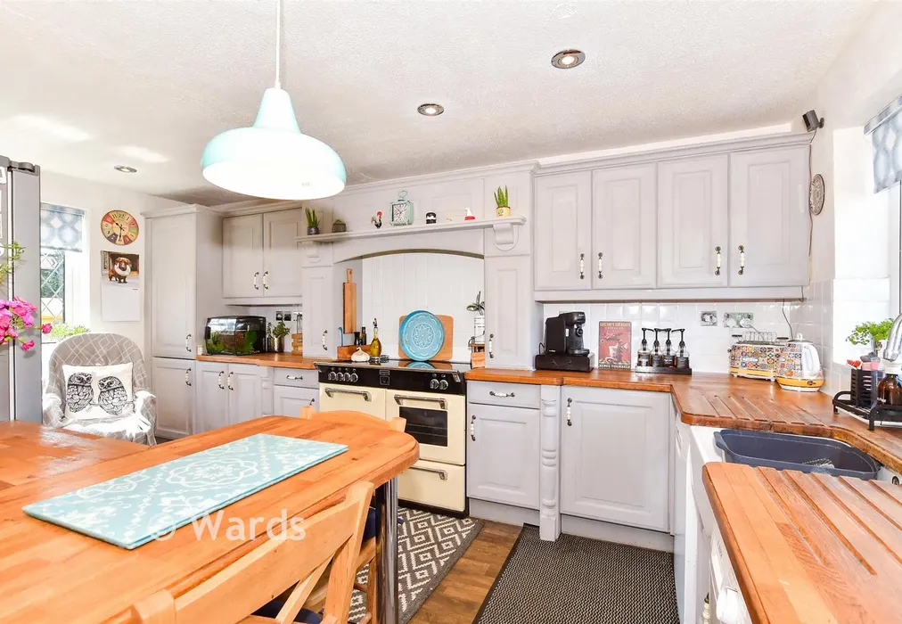 Kitchen - Smiths Hill, West Farleigh, Maidstone, Kent - Wards of Kent