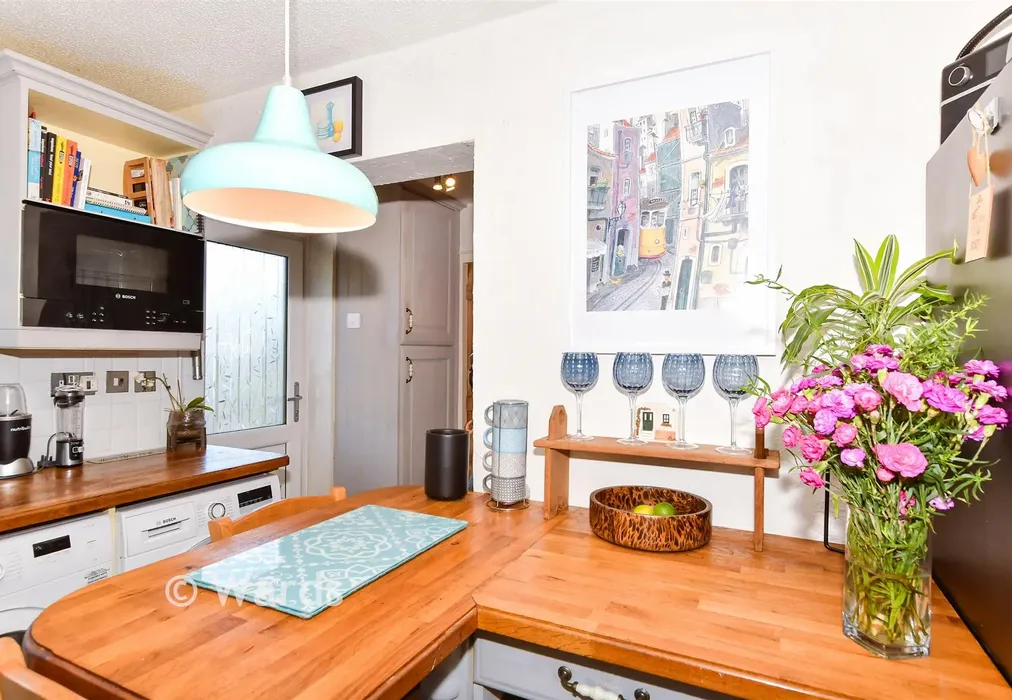 Internal Lifestyle Photograph - Smiths Hill, West Farleigh, Maidstone, Kent - Wards of Kent