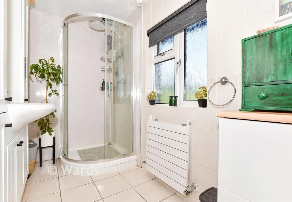 Shower Room - Smiths Hill, West Farleigh, Maidstone, Kent - Wards of Kent