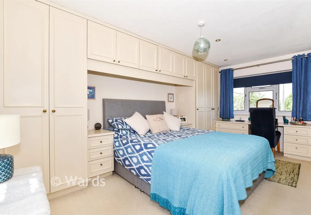 Bedroom 1 - Smiths Hill, West Farleigh, Maidstone, Kent - Wards of Kent