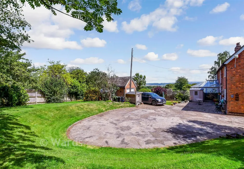 Side Garden - Smiths Hill, West Farleigh, Maidstone, Kent - Wards of Kent