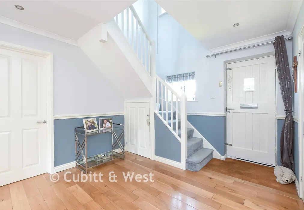 Entrance Hall - Tithe Orchard, Felbridge, West Sussex - Wards of Kent