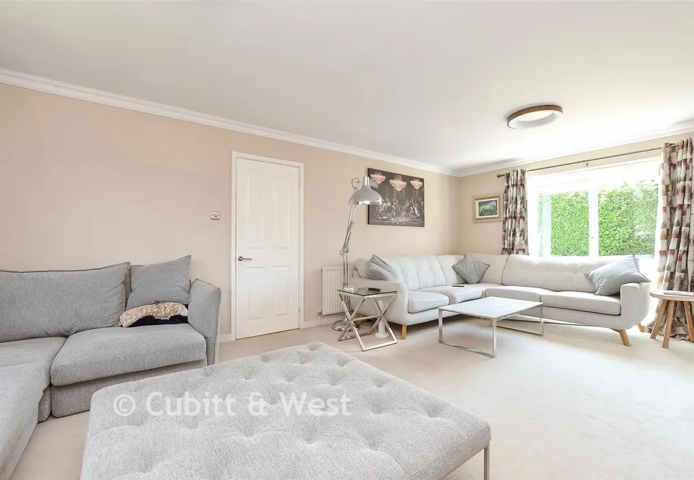 Lounge - Tithe Orchard, Felbridge, West Sussex - Wards of Kent