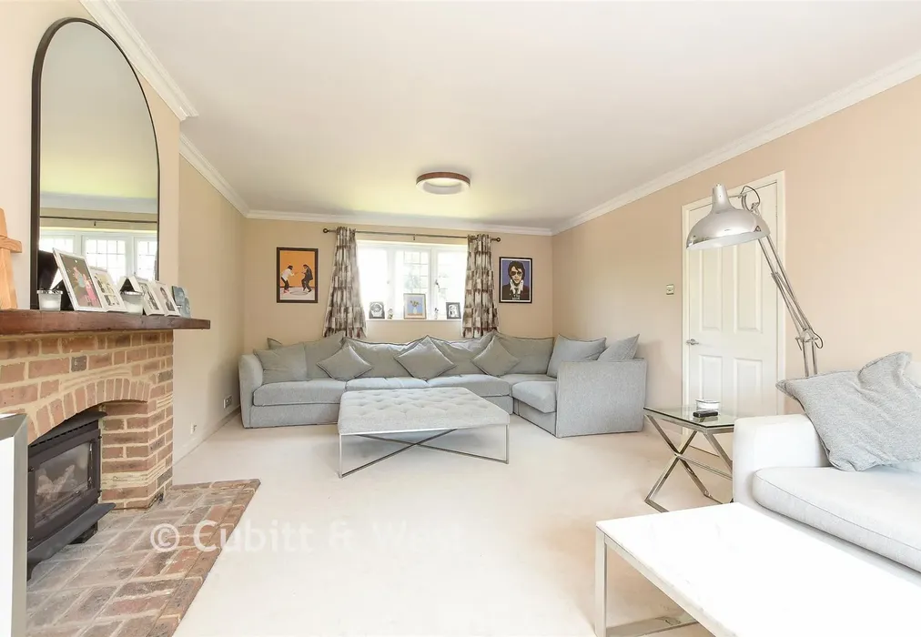 Lounge - Tithe Orchard, Felbridge, West Sussex - Wards of Kent
