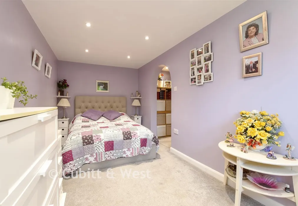 Annexe Bedroom - Tithe Orchard, Felbridge, West Sussex - Wards of Kent
