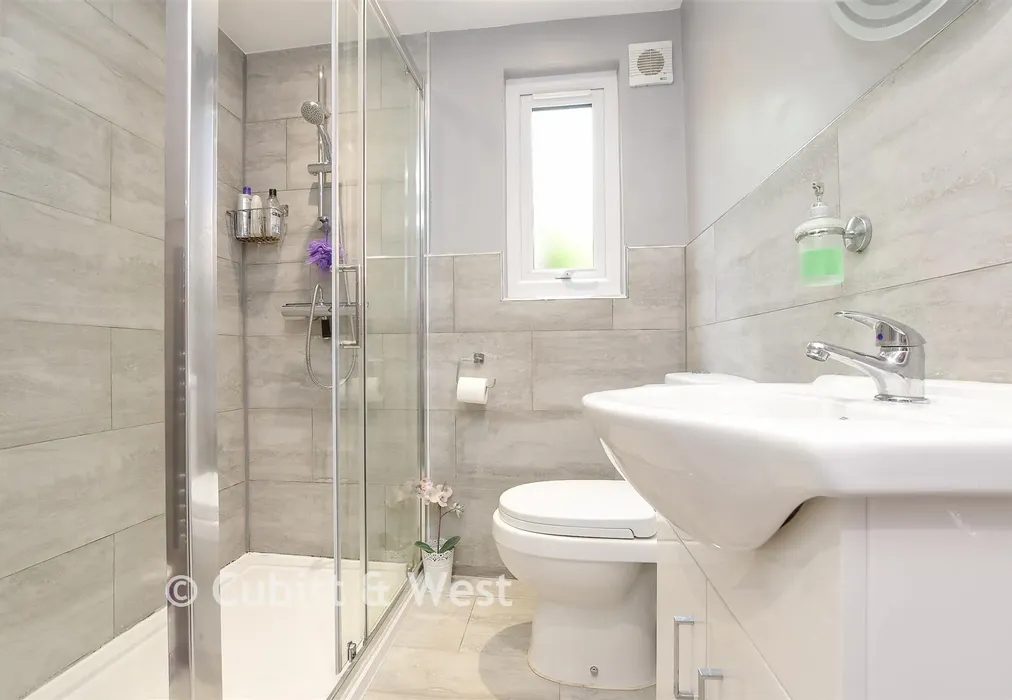 Annexe Shower Room - Tithe Orchard, Felbridge, West Sussex - Wards of Kent