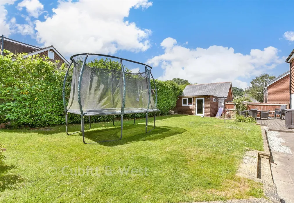 Rear Garden - Tithe Orchard, Felbridge, West Sussex - Wards of Kent