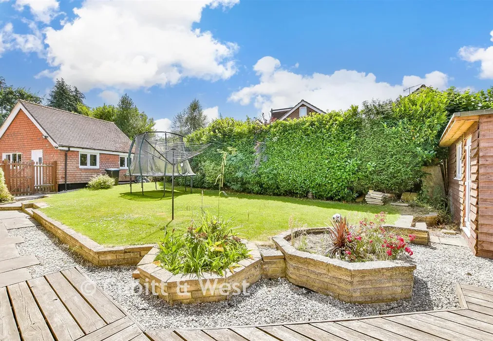 Rear Garden - Tithe Orchard, Felbridge, West Sussex - Wards of Kent
