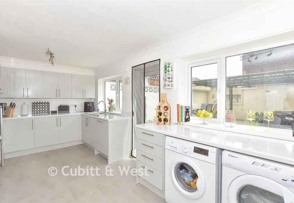 Kitchen - Kensington Road, Portsmouth, Hampshire - Wards of Kent