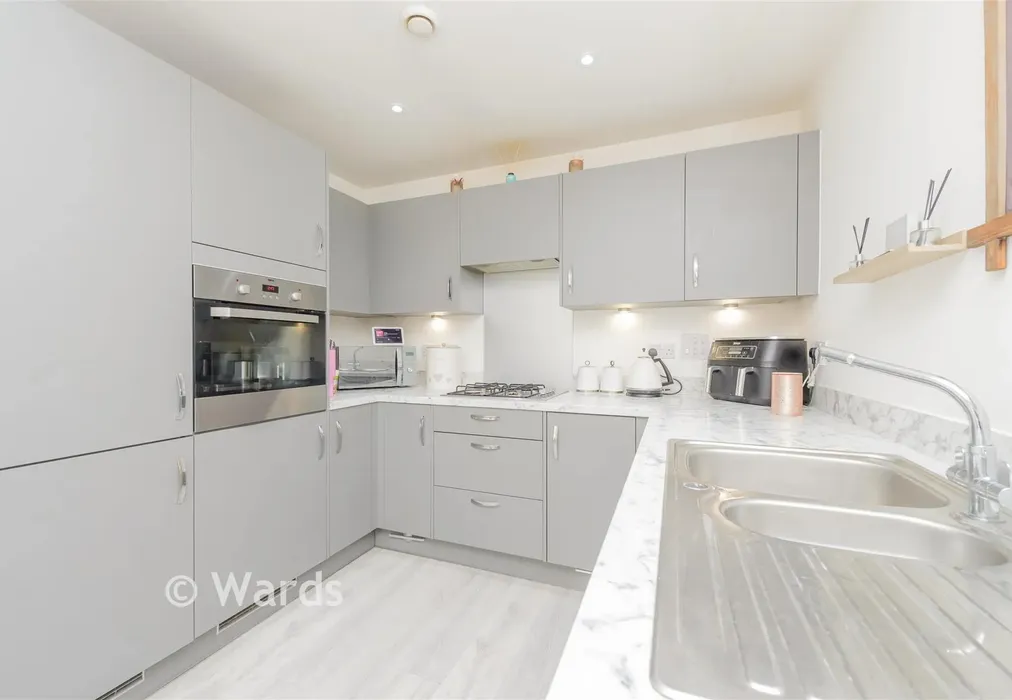 Kitchen - Golve Drive, Chatham, Kent - Wards of Kent