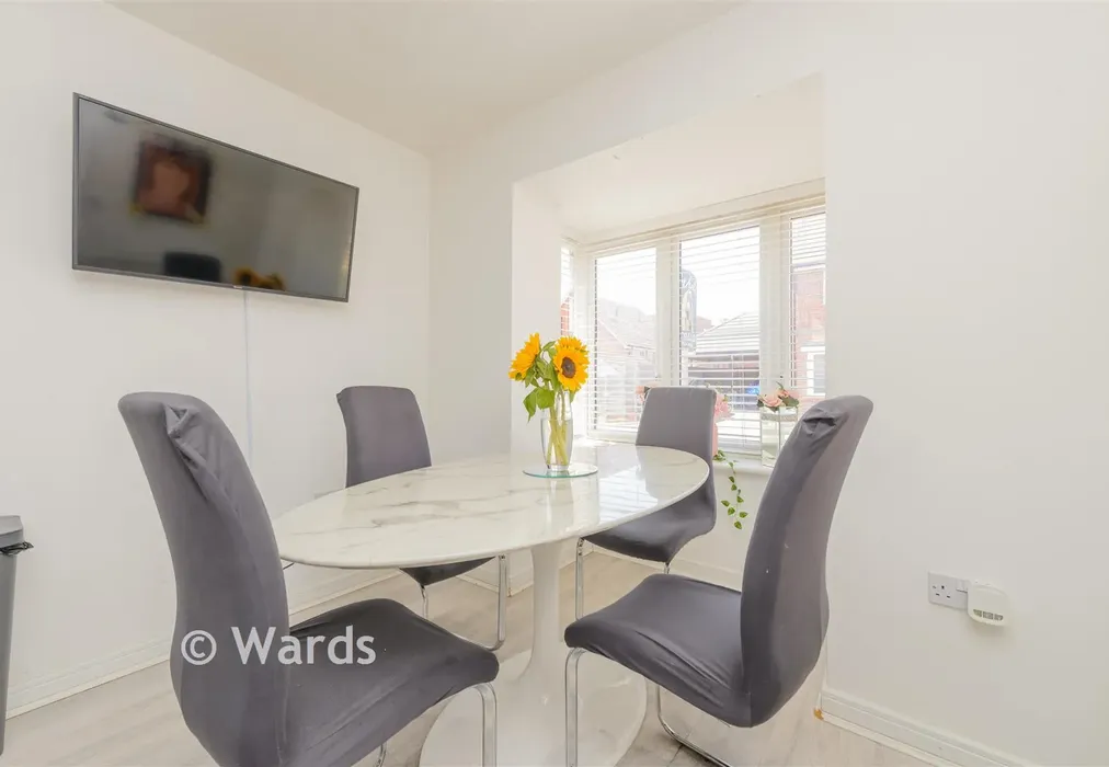 Kitchen - Golve Drive, Chatham, Kent - Wards of Kent