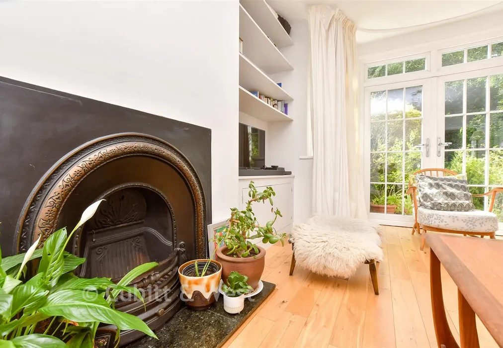 Internal Lifestyle Photograph - Popes Grove, Croydon, Surrey - Wards of Kent