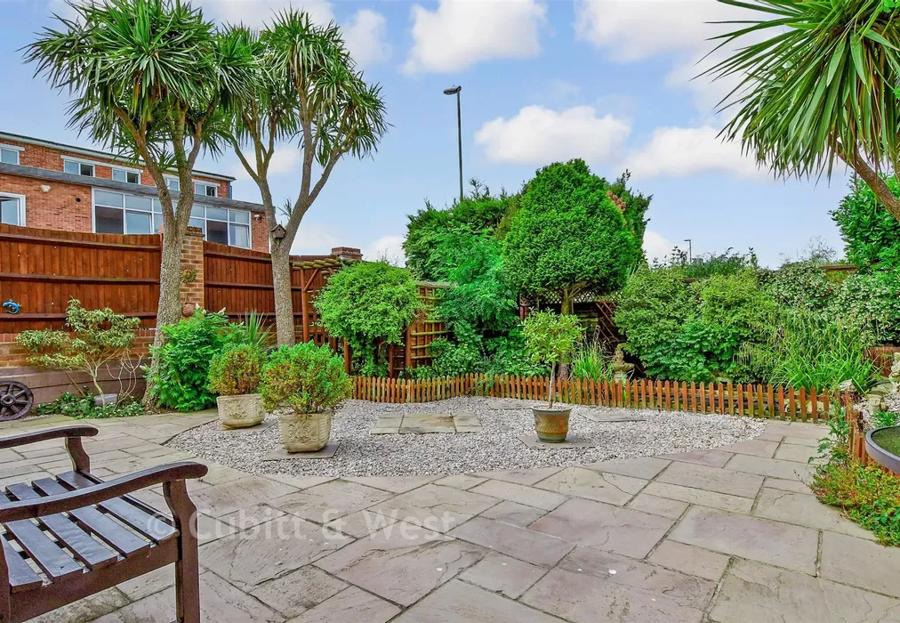 Rear Garden - Condor Mews, Littlehampton, West Sussex - Wards of Kent