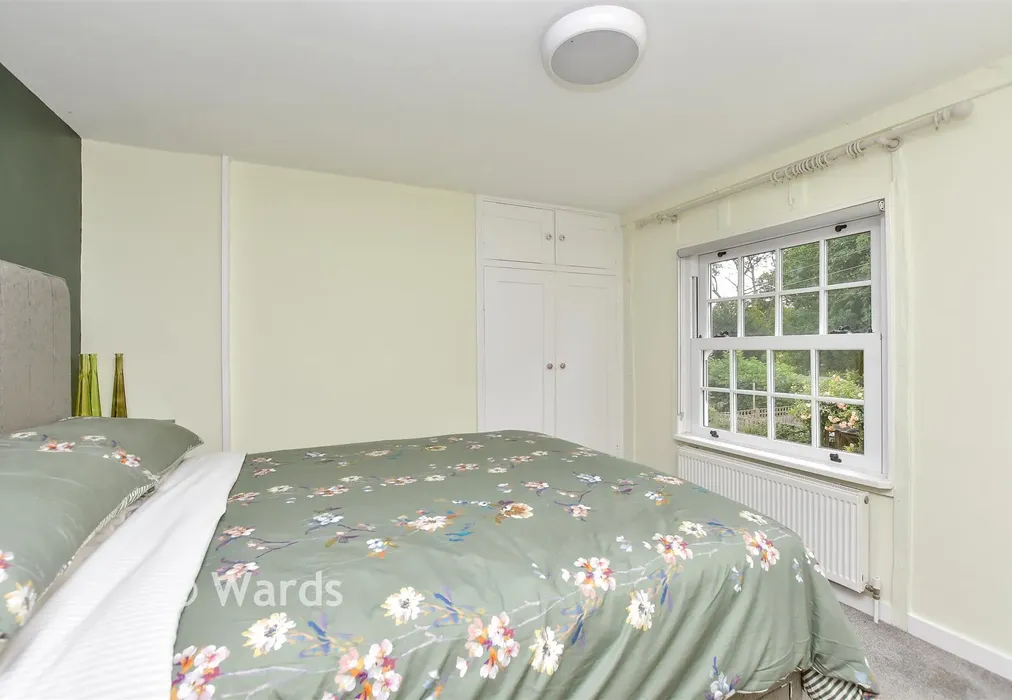 Bedroom 1 - West Street, Hunton, Maidstone, Kent - Wards of Kent