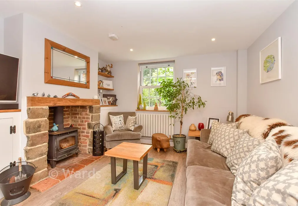 Lounge - West Street, Hunton, Maidstone, Kent - Wards of Kent