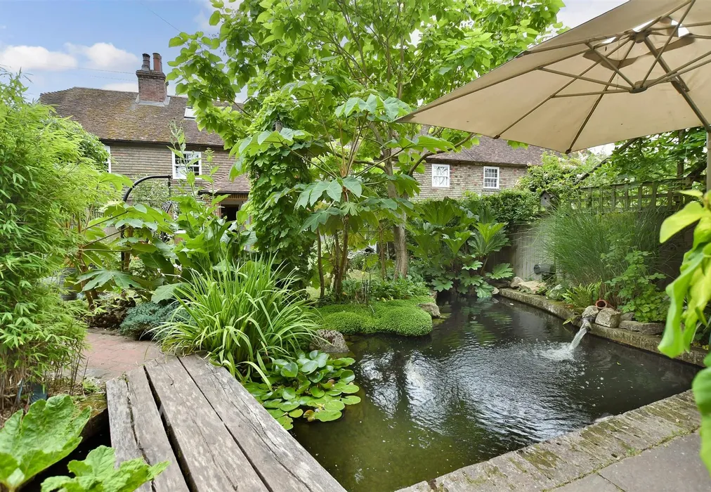 Front Garden - West Street, Hunton, Maidstone, Kent - Wards of Kent
