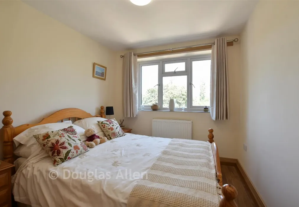 Bedroom 1 - Caldbeck, Waltham Abbey, Essex - Wards of Kent