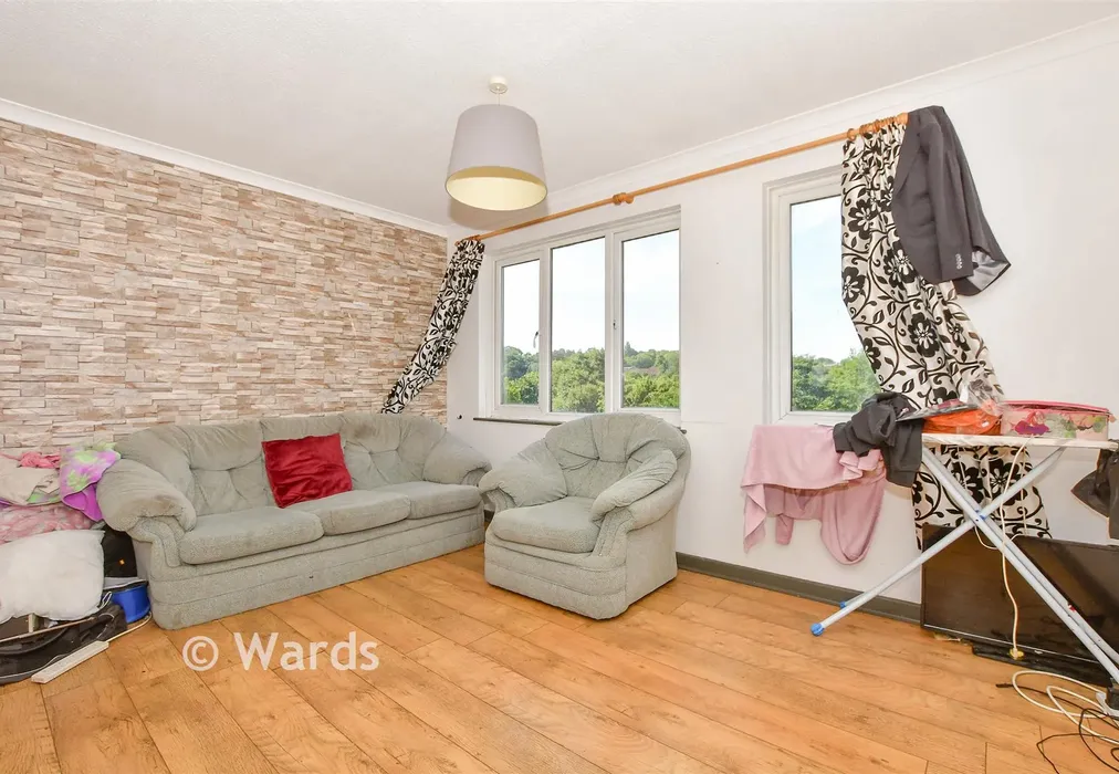 Lounge - Church Street, Tovil, Kent - Wards of Kent