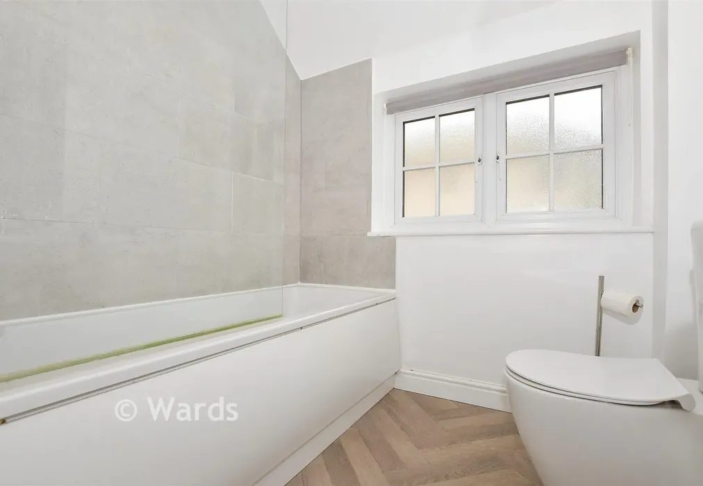 Bathroom - Edward Betts Close, Aylesford, Kent - Wards of Kent