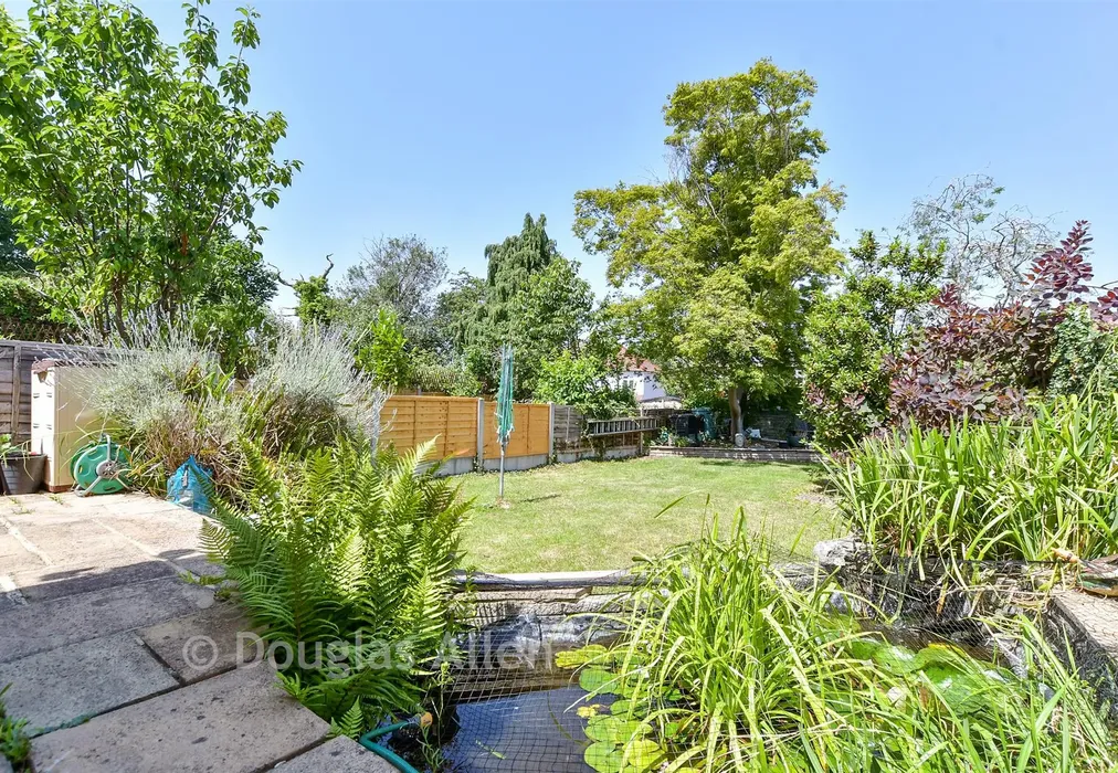 Rear Garden - The Avenue, Hornchurch, Essex - Wards of Kent