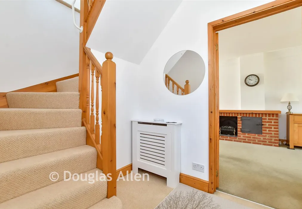 Hallway - The Avenue, Hornchurch, Essex - Wards of Kent