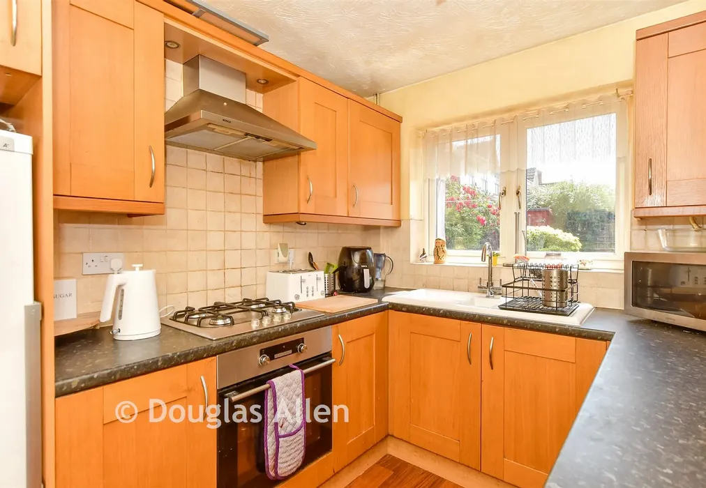 Kitchen - Carlyle Gardens, Wickford, Essex - Wards of Kent