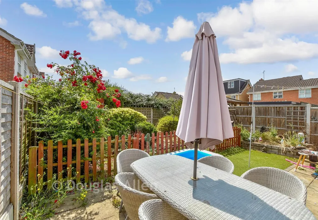 Rear Garden - Carlyle Gardens, Wickford, Essex - Wards of Kent