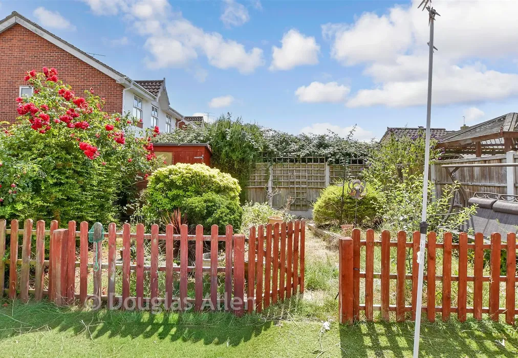 Rear Garden - Carlyle Gardens, Wickford, Essex - Wards of Kent