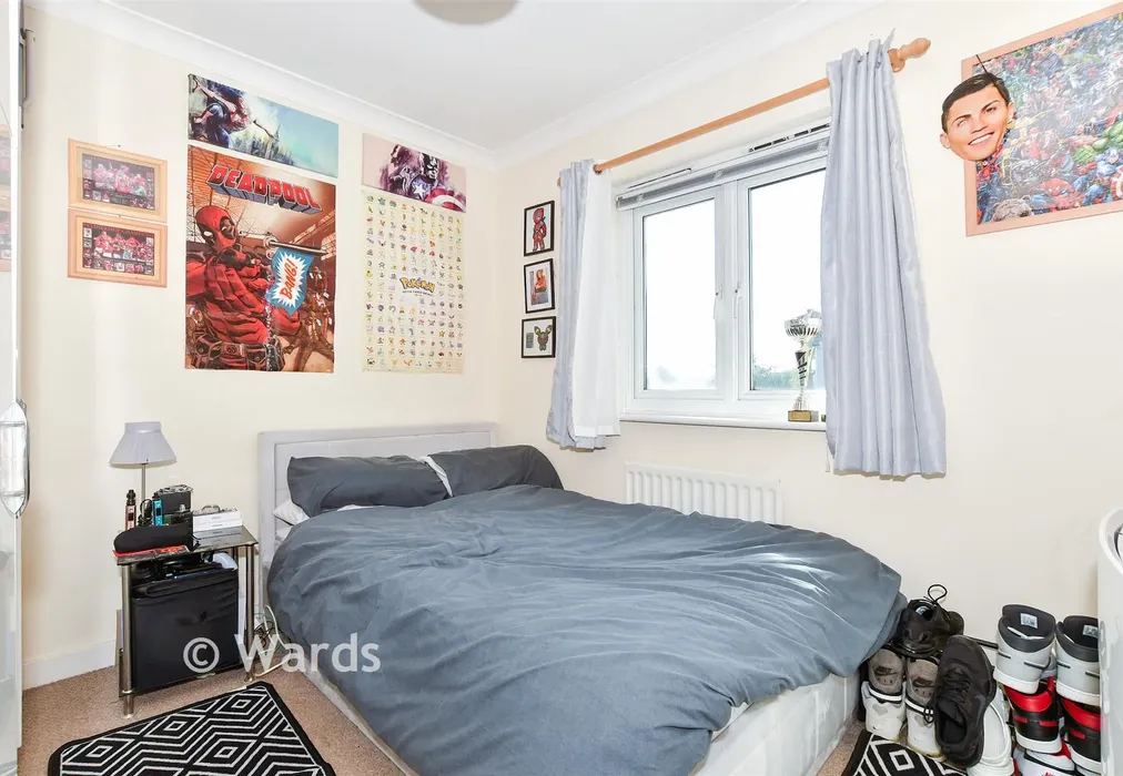 Bedroom 2 - The Lakes, Larkfield, Kent - Wards of Kent