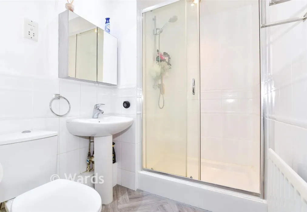 Shower Room - The Lakes, Larkfield, Kent - Wards of Kent