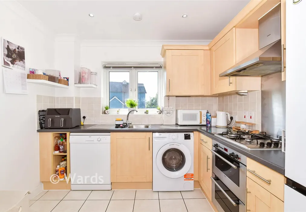 Kitchen - The Lakes, Larkfield, Kent - Wards of Kent