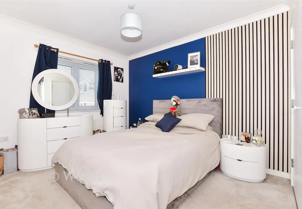Bedroom 1 - The Lakes, Larkfield, Kent - Wards of Kent