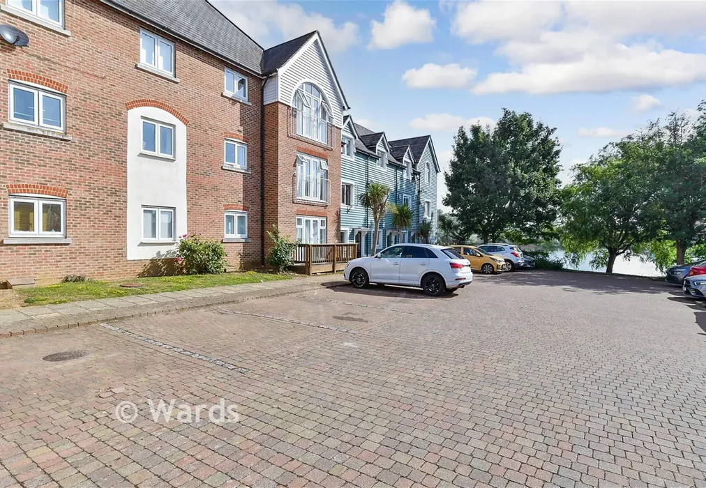 Parking - The Lakes, Larkfield, Kent - Wards of Kent