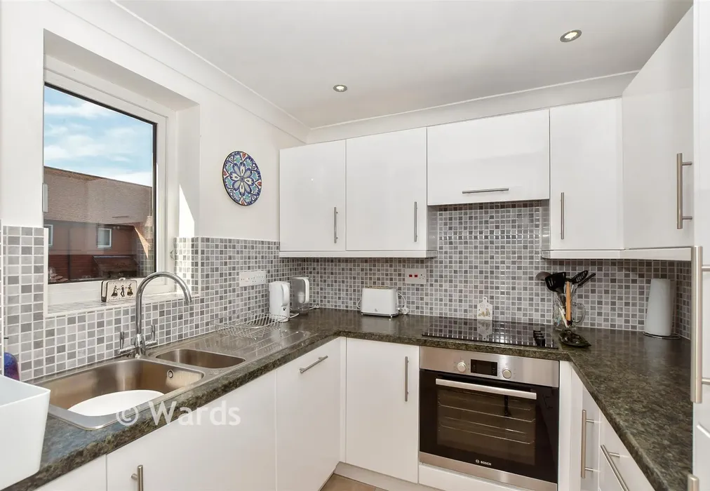 Kitchen - Woodbury Lane, Tenterden, Kent - Wards of Kent