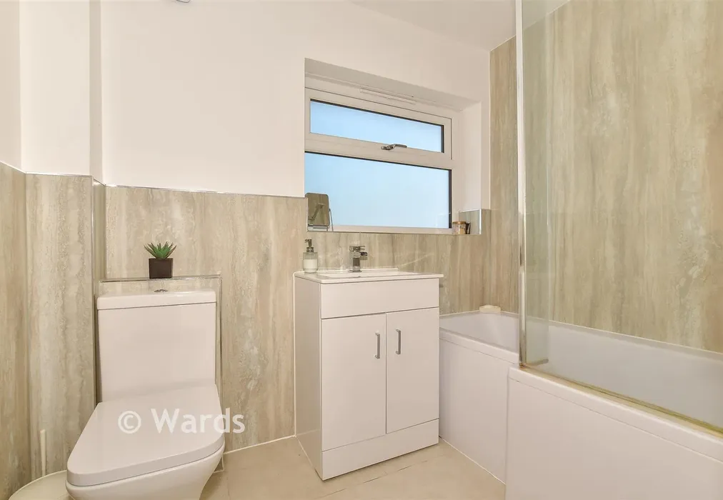 Bathroom - Church Way, Whitstable, Kent - Wards of Kent