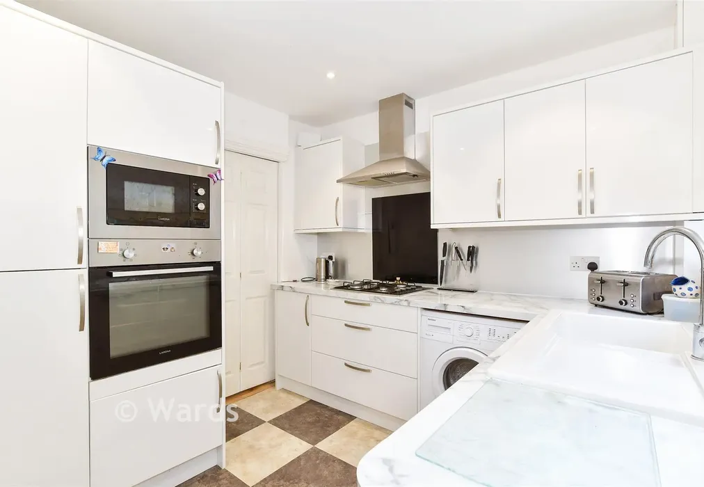 Kitchen - Cobtree Road, Coxheath, Maidstone, Kent - Wards of Kent