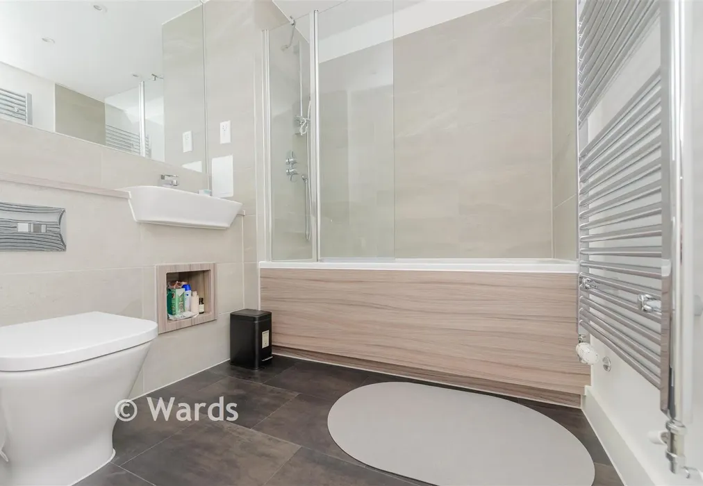 Bathroom - Glenway road, Rochester, Kent - Wards of Kent