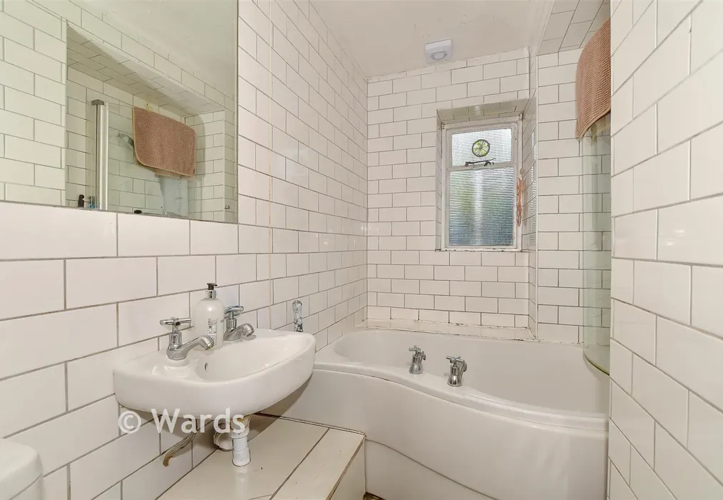 Bathroom - Oaten Hill, Canterbury, Kent - Wards of Kent