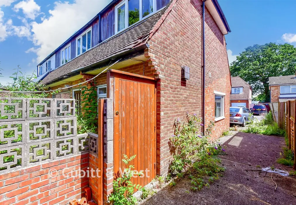 Driveway/Parking - Beaufort Road, Havant, Hampshire - Wards of Kent