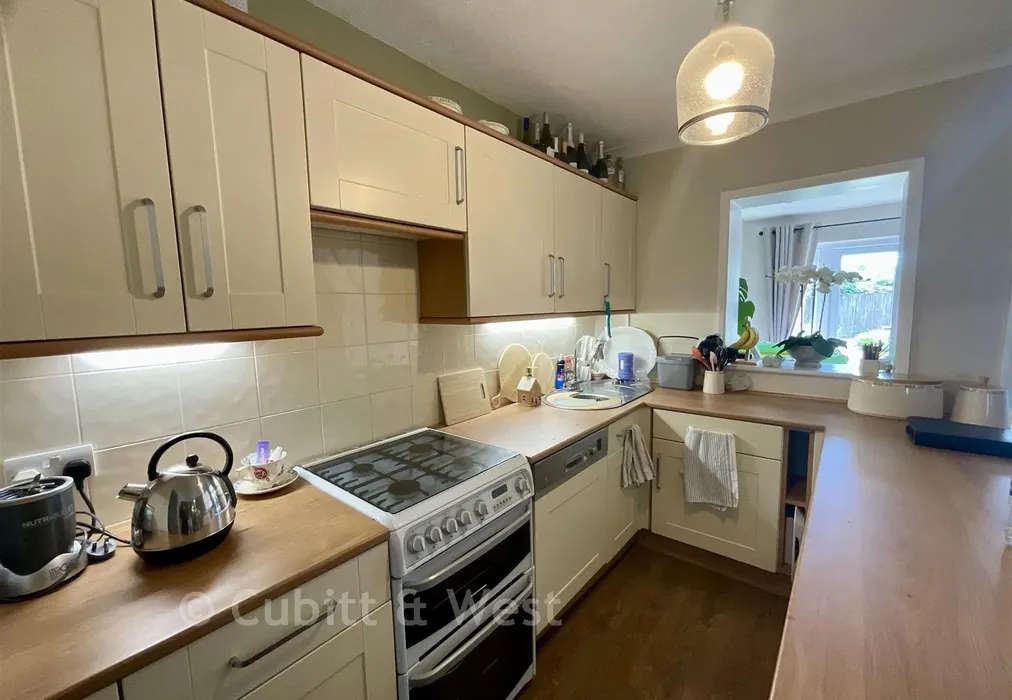 Kitchen - Whitelea Road, Wick, West Sussex - Wards of Kent