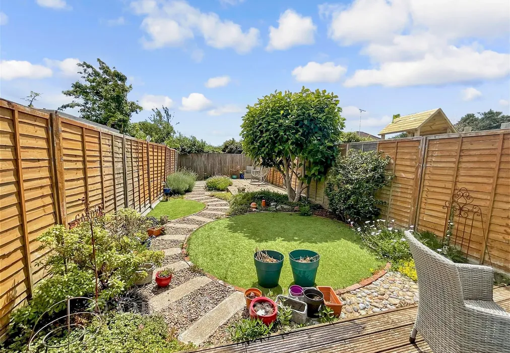 Rear Garden - Whitelea Road, Wick, West Sussex - Wards of Kent
