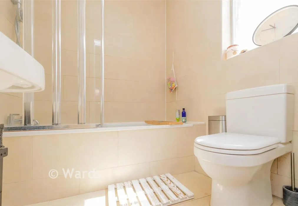 En-Suite Bathroom - Church Street, Shoreham, Kent - Wards of Kent
