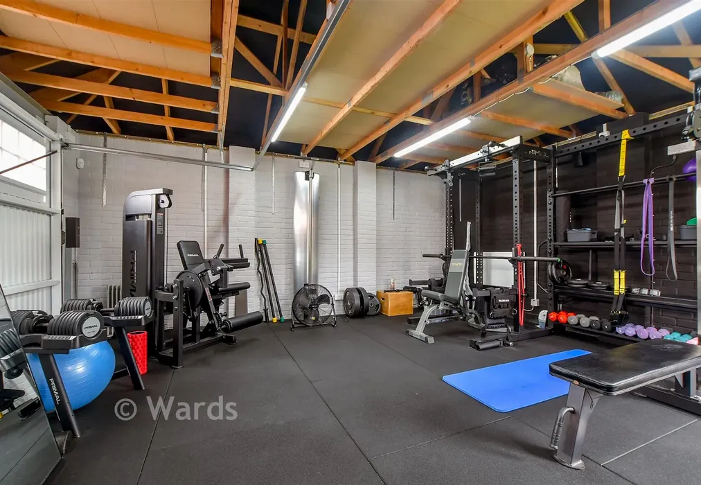 Garage - Admiral Way, Marden, Kent - Wards of Kent
