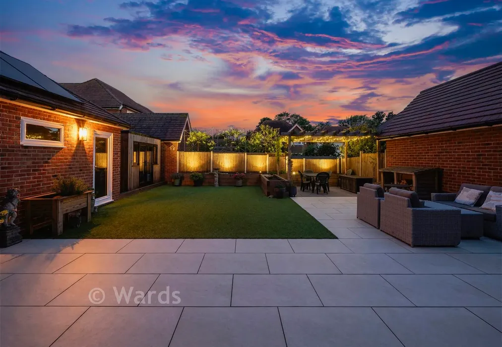 Garden - Admiral Way, Marden, Kent - Wards of Kent