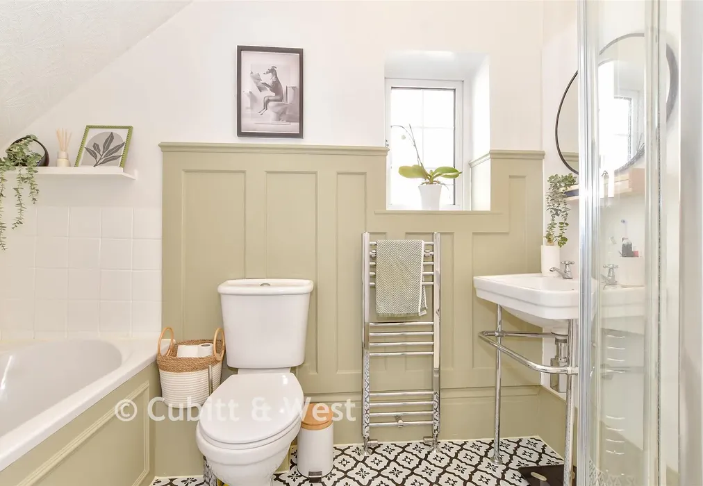 Bathroom - Outram Road, Southsea, Hampshire - Wards of Kent