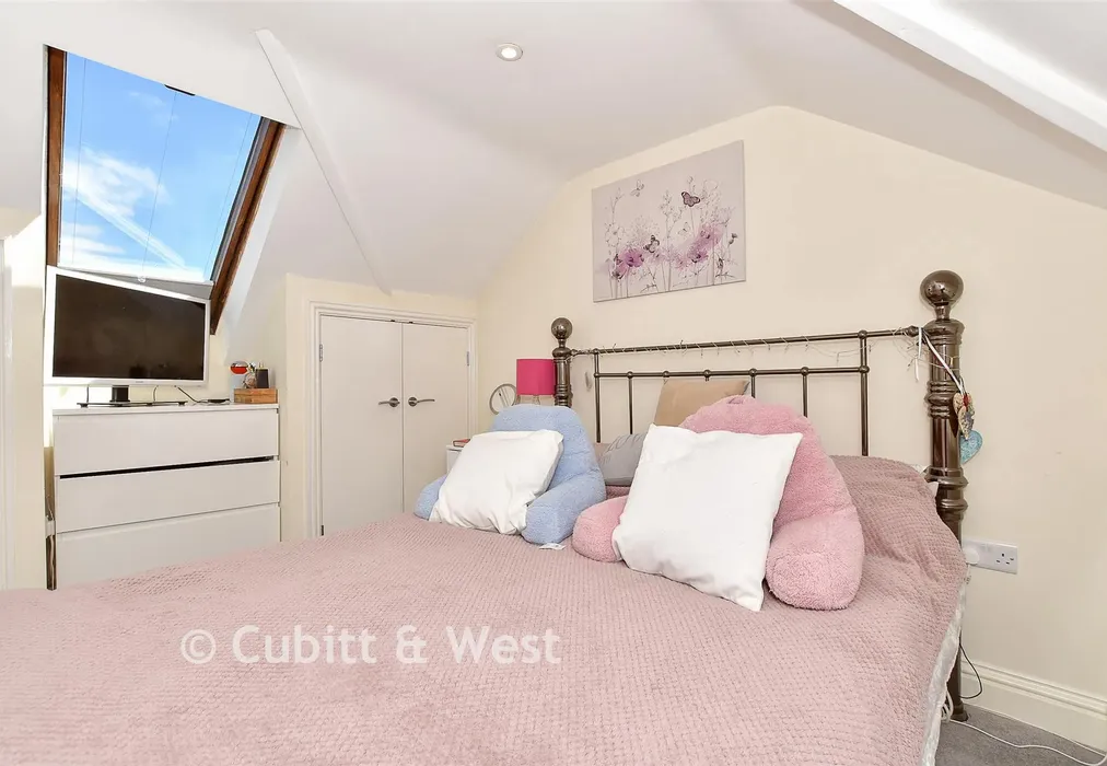 Bedroom 1 - East Beeches Road, Crowborough, East Sussex - Wards of Kent