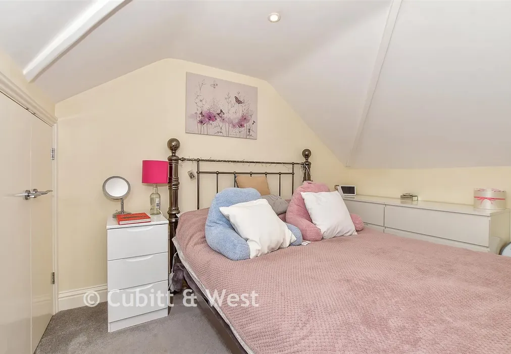 Bedroom 1 - East Beeches Road, Crowborough, East Sussex - Wards of Kent