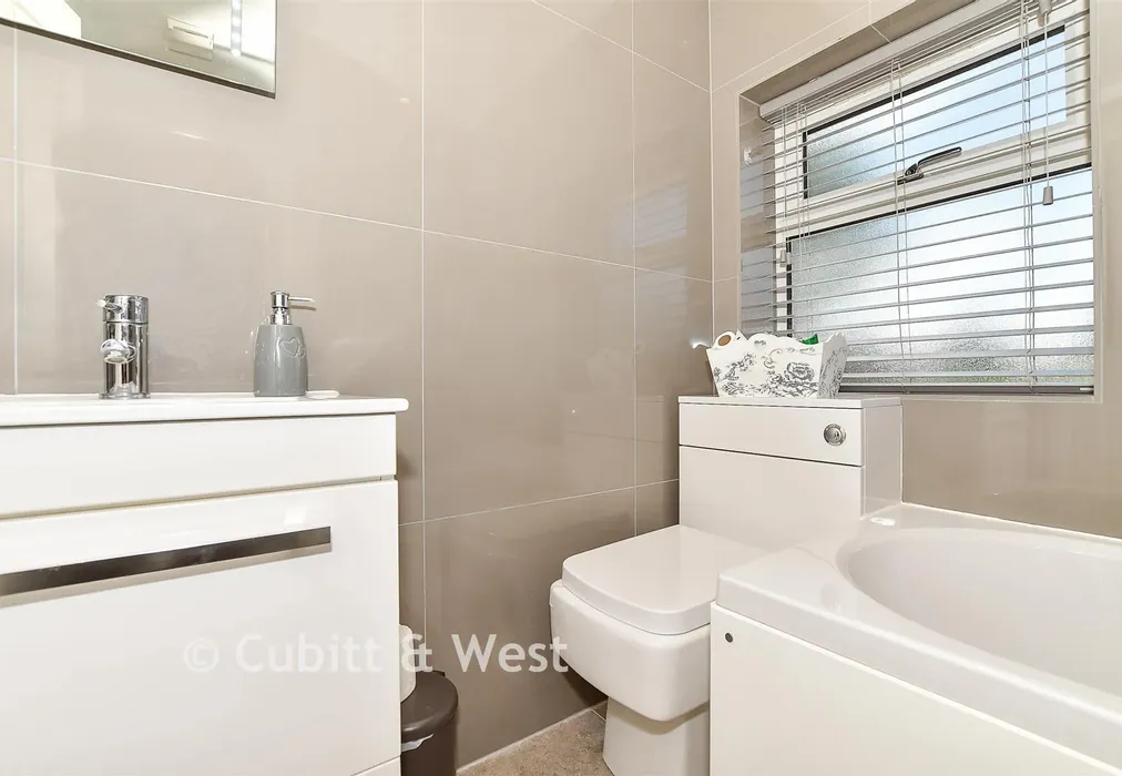 Bathroom - East Beeches Road, Crowborough, East Sussex - Wards of Kent