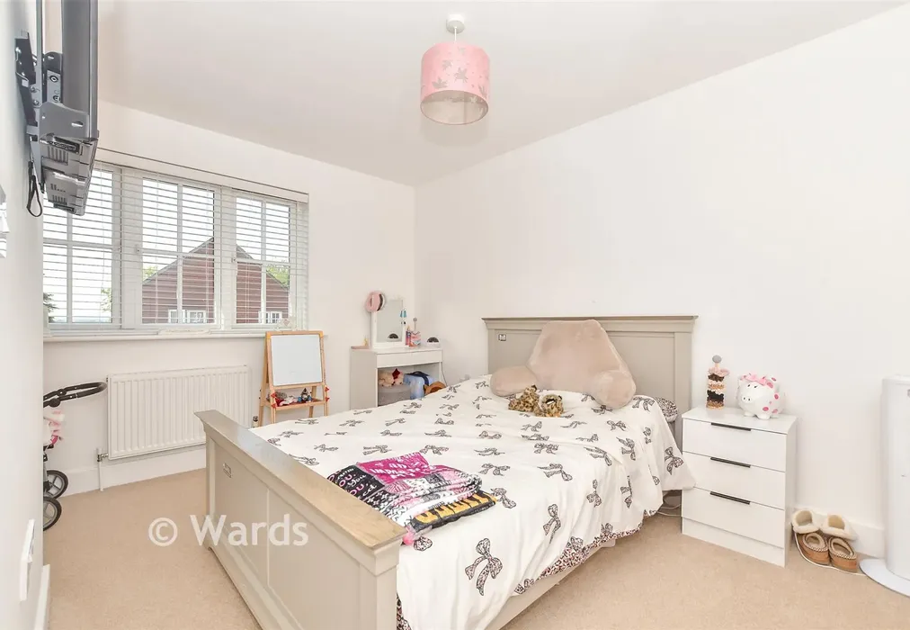 Bedroom 1 - Bishop Close, High Halden, Kent - Wards of Kent